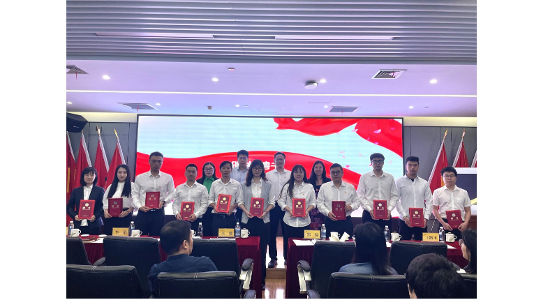 “弦歌不辍·薪火相传” 管理公司开展2024年度 第二期“师带徒、传帮带”师徒结对仪式