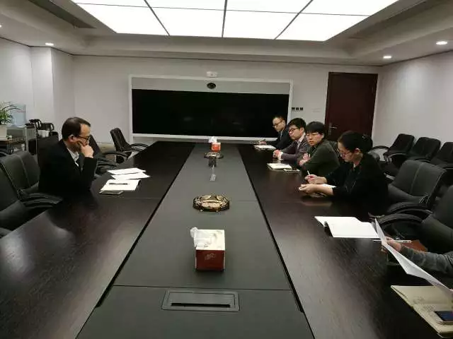 支部认真学习传达党的十八届六中全会公报精神