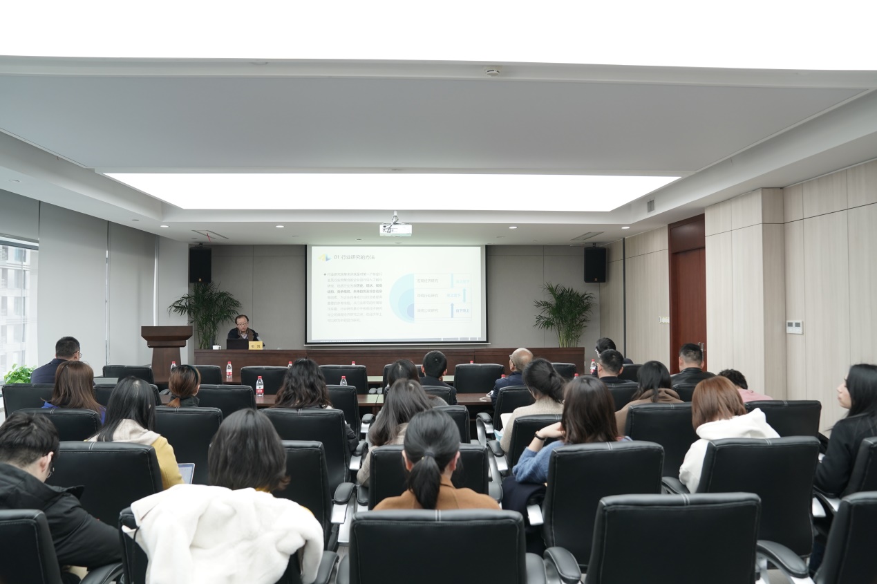 “双五强”人才队伍建设┃管理公司开展“学研社”系列策略分享会持续打造高素质专业化的“双五强”团队