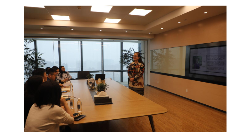 从“心”关爱  “金”彩人生 管理公司举办心理健康知识专题讲座