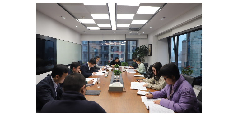 管理公司召开党总支理论学习中心组 （扩大）学习会